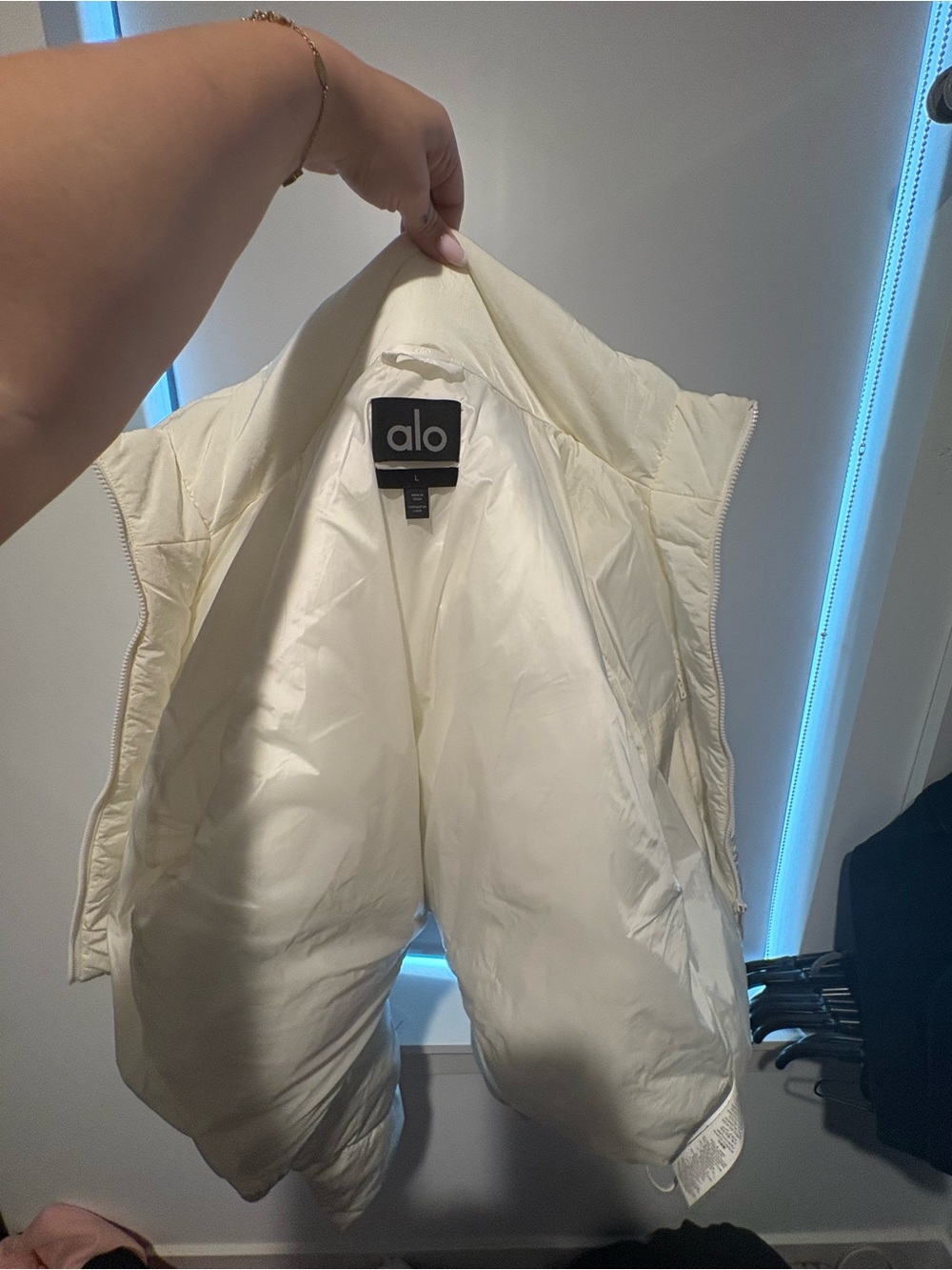 ALO Yoga Women's Off-White Quilted Puffer Vest